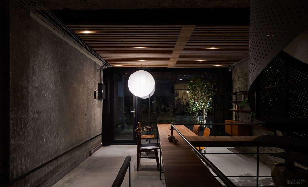 復(fù)古工業(yè)風格茶室白色球形燈夜間茶室效果圖