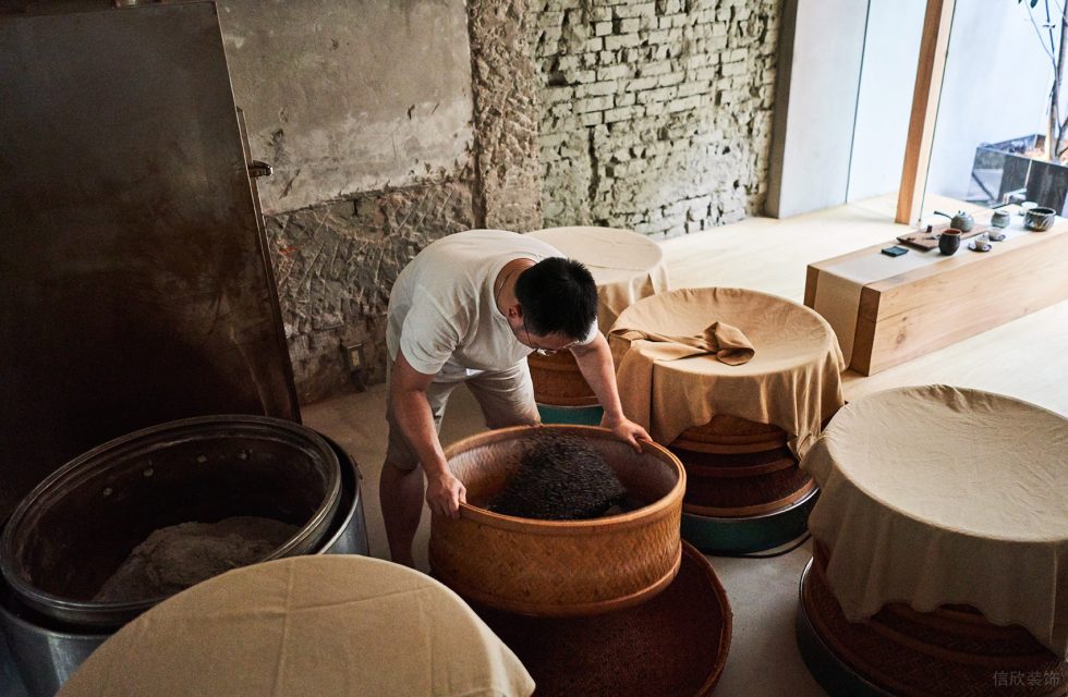 復(fù)古工業(yè)風格茶室原木色制茶室效果展示圖