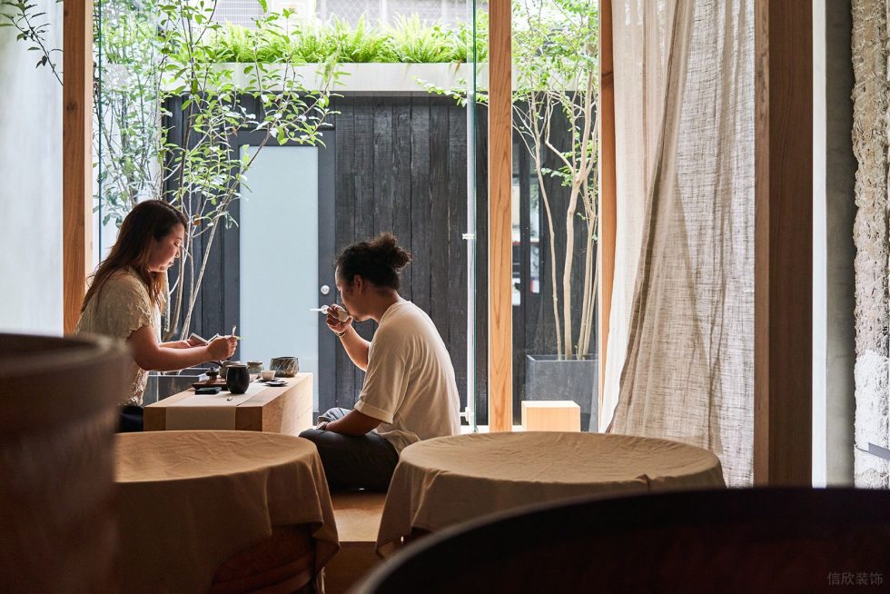 復(fù)古工業(yè)風格茶室原木框架玻璃幕墻裝修設(shè)計