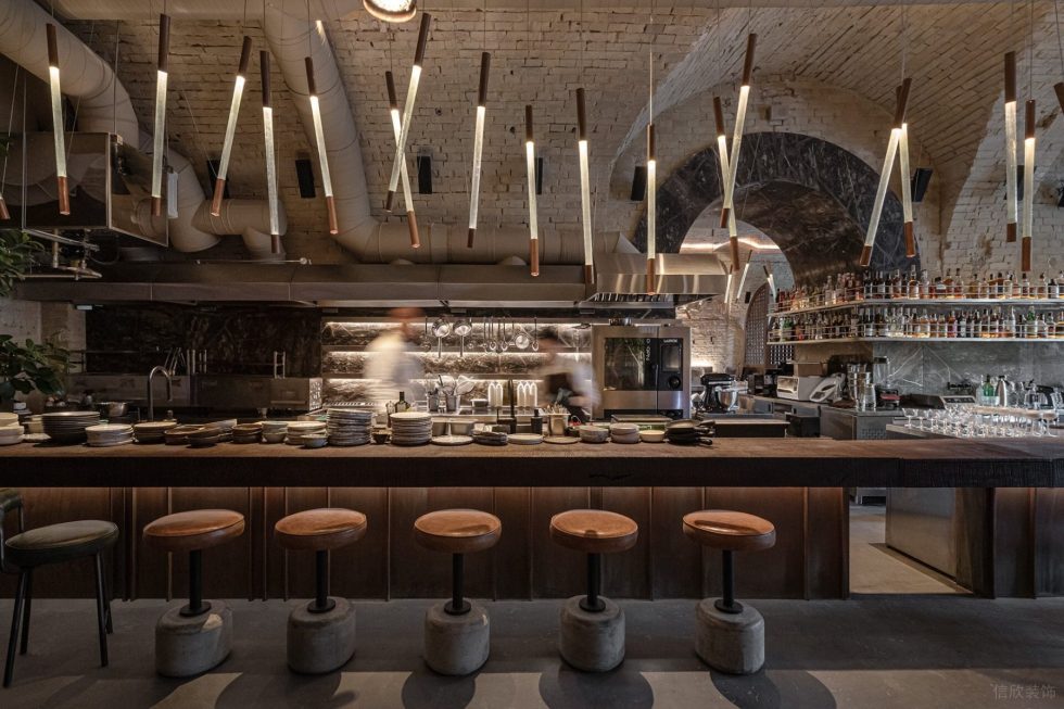 復古做舊風日式餐廳出餐區裝修設計