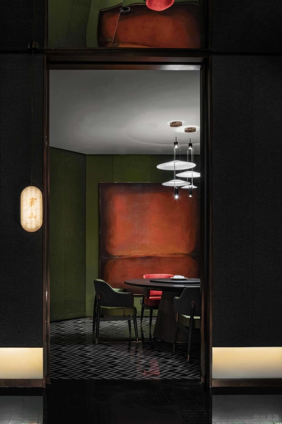 高級奢華餐廳撞色包間裝修設(shè)計