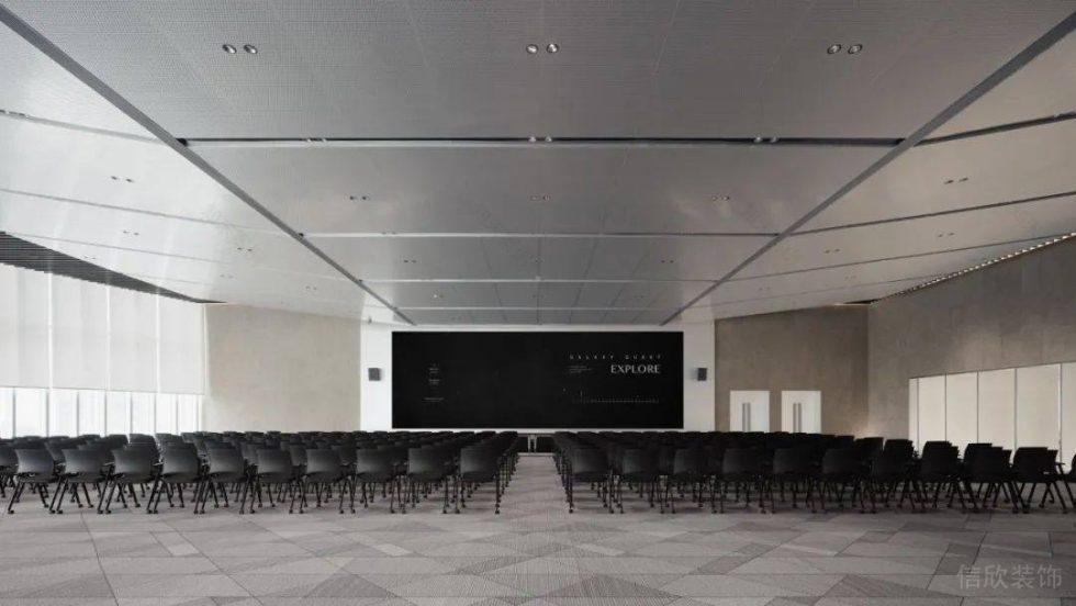 高級現(xiàn)代風辦公室裝修案例黑白灰培訓室