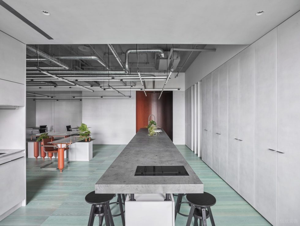 機械工業風辦公室裝修設計淺灰色水吧休閑區 機械工業風辦公室裝修設計深色石材水吧淺灰色水吧休閑區