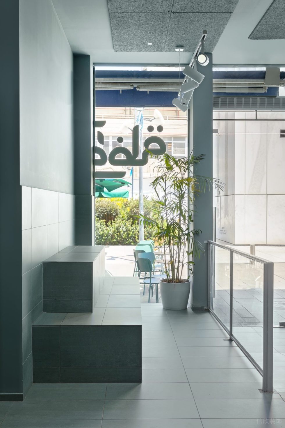 簡約清新風(fēng)甜品店生機(jī)勃勃的盆栽景觀裝修設(shè)計(jì)