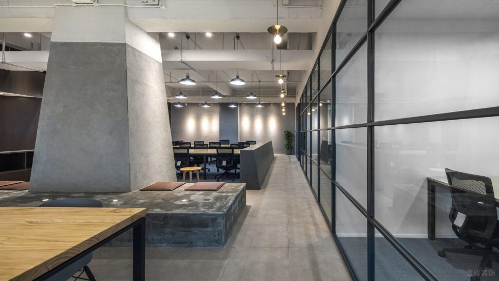 美式簡約風辦公室裝修設計水泥色地臺休閑區 美式簡約風辦公室裝修設計水泥色地臺休閑區
