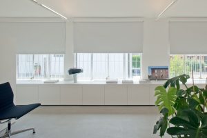 清新簡(jiǎn)約風(fēng)辦公室裝修設(shè)計(jì) 白色烤漆木飄窗臺(tái)