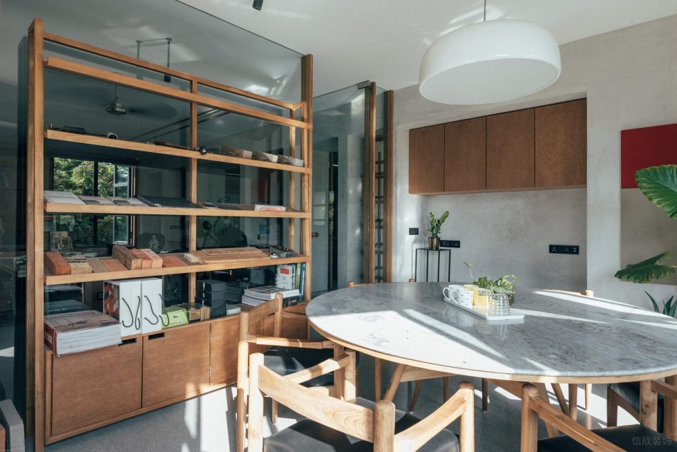 清新原木風(fēng)辦公室裝修設(shè)計(jì)淺灰色大理石餐桌