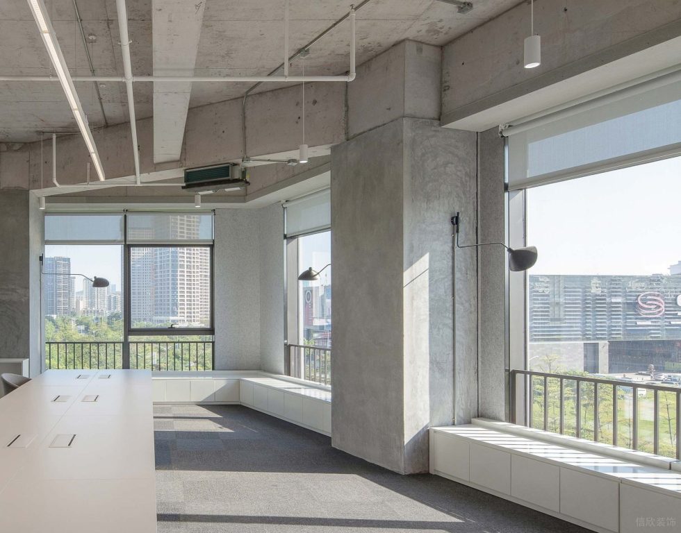 時尚極簡風(fēng)辦公室裝修設(shè)計(jì)白色窗臺矮柜閑坐區(qū) 時尚極簡風(fēng)辦公室裝修設(shè)計(jì)白色窗臺矮柜閑坐區(qū)