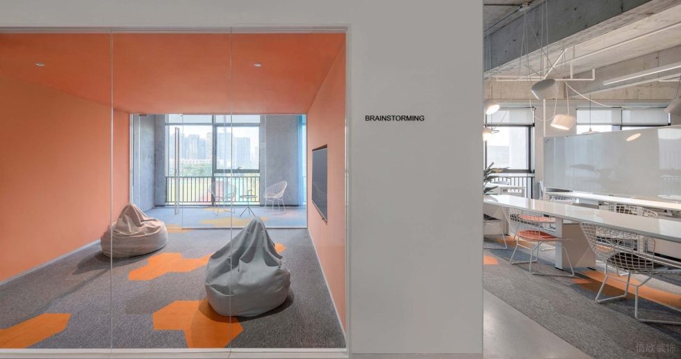 時尚極簡風(fēng)辦公室裝修設(shè)計(jì)橙色調(diào)休息室 時尚極簡風(fēng)辦公室裝修設(shè)計(jì)橙色調(diào)休息室