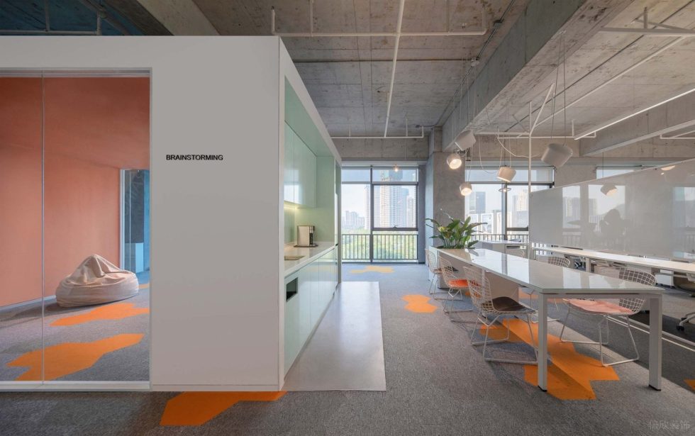 時尚極簡風(fēng)辦公室裝修設(shè)計(jì)淡綠色烤漆板茶水柜 時尚極簡風(fēng)辦公室裝修設(shè)計(jì)淡綠色烤漆板茶水柜