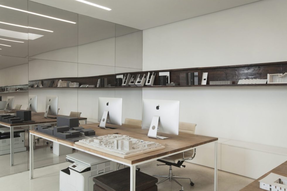 素雅極簡(jiǎn)風(fēng)辦公室裝修設(shè)計(jì)淺木色工作臺(tái) 素雅極簡(jiǎn)風(fēng)辦公室裝修設(shè)計(jì)淺木色工作臺(tái)