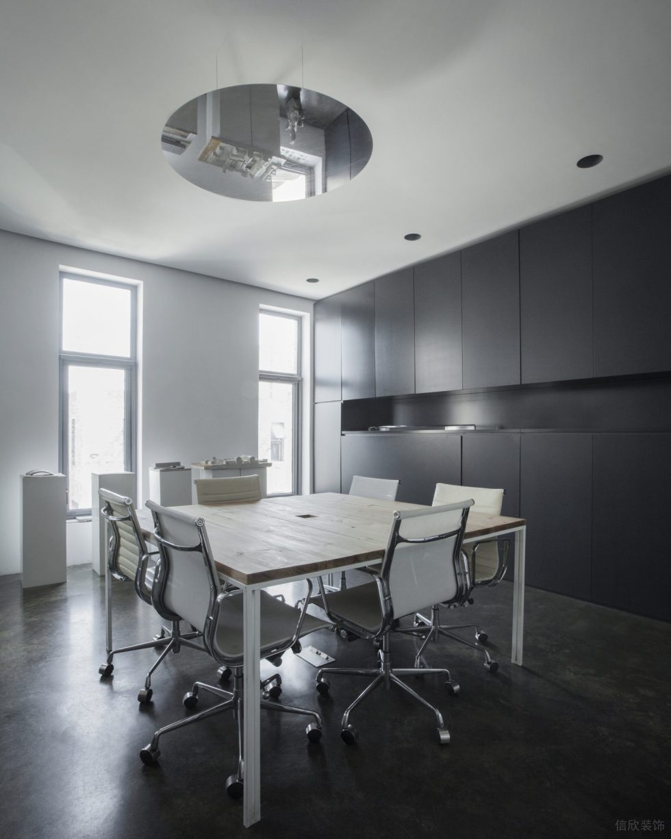 素雅極簡(jiǎn)風(fēng)辦公室裝修設(shè)計(jì)深色會(huì)議室 素雅極簡(jiǎn)風(fēng)辦公室裝修設(shè)計(jì)深色會(huì)議室