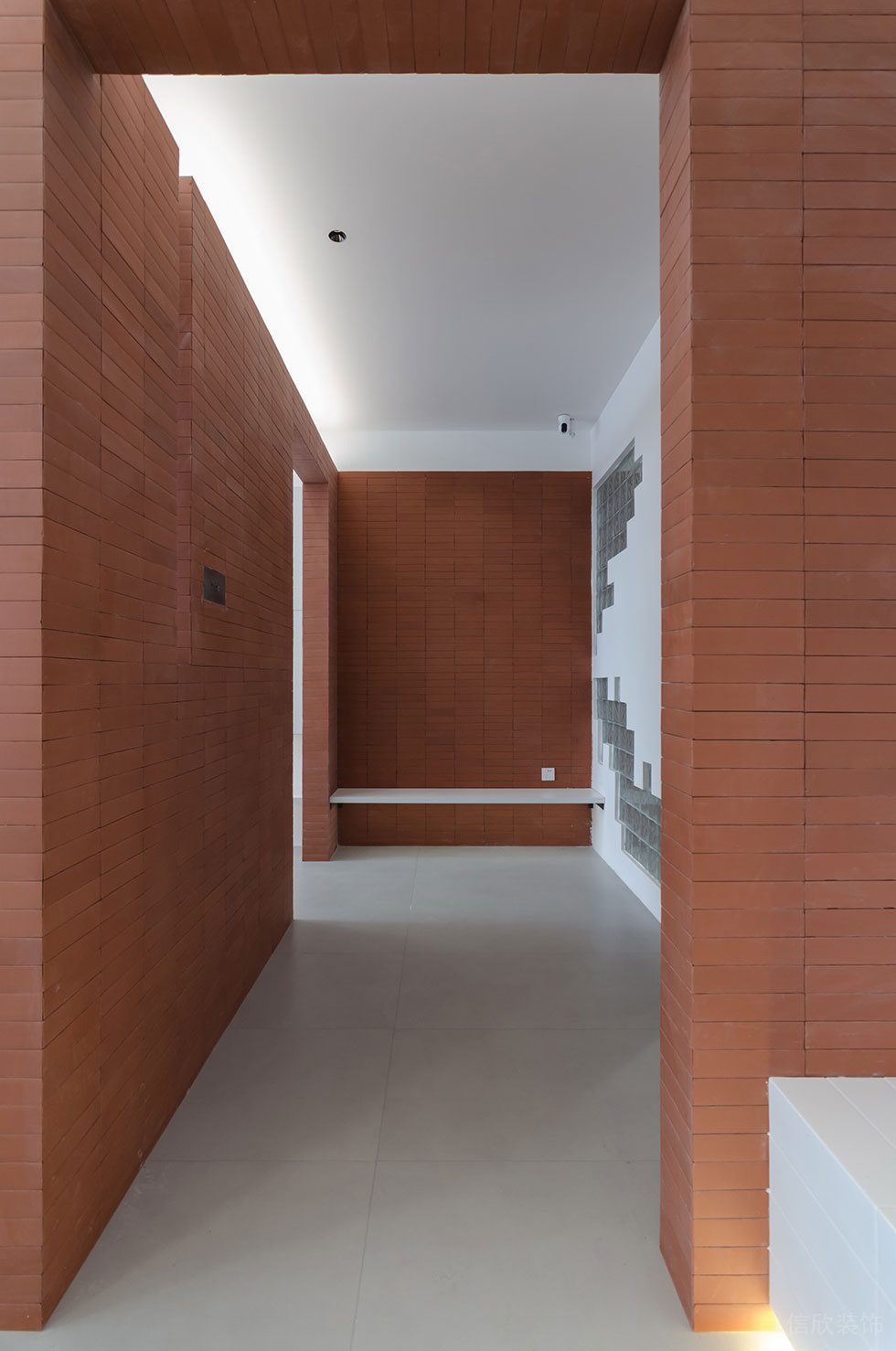 深圳南山后海海信南方簡約工業(yè)風風辦公室裝修設(shè)計案例 辦公區(qū) (2)