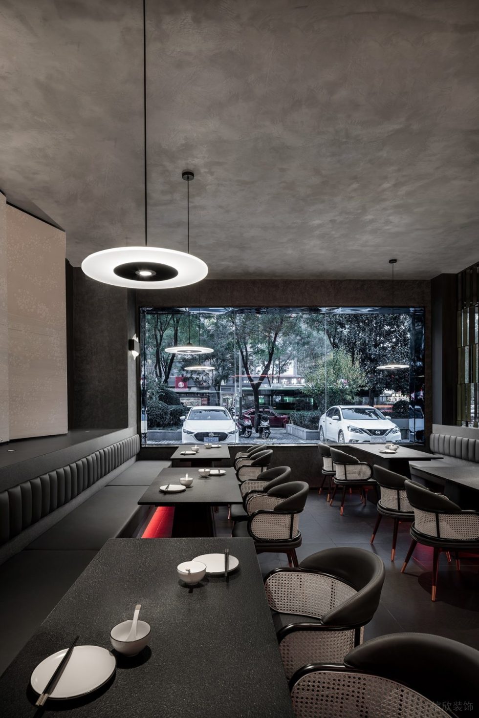 新中式中餐廳通透落地窗設(shè)計(jì)裝修