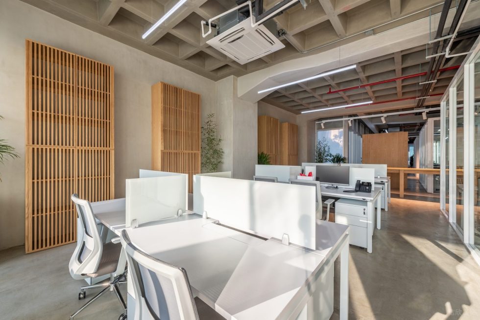 原木工業(yè)風(fēng)辦公室裝修設(shè)計(jì)白色辦公桌 原木工業(yè)風(fēng)辦公室裝修設(shè)計(jì)白色辦公桌