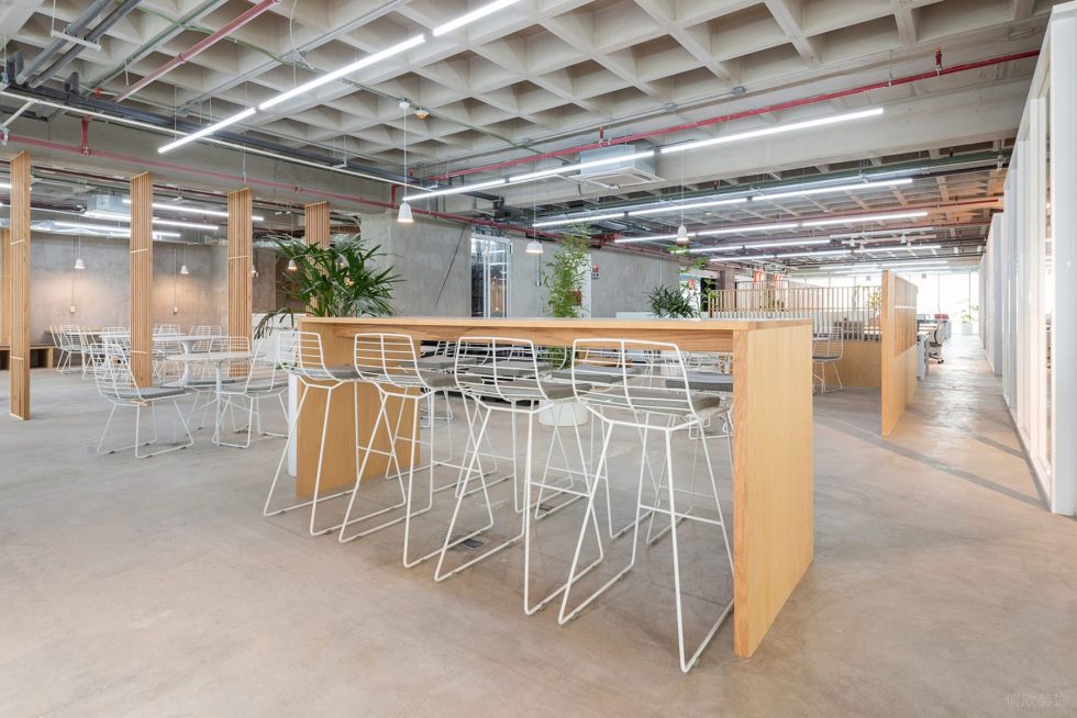 原木工業(yè)風(fēng)辦公室裝修設(shè)計(jì)原木色吧臺(tái)洽談區(qū) 原木工業(yè)風(fēng)辦公室裝修設(shè)計(jì)原木色吧臺(tái)洽談區(qū)