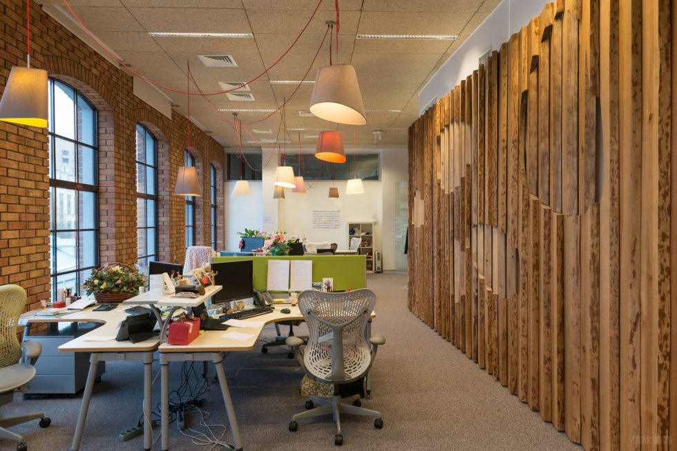 多彩現(xiàn)代風辦公室裝修設計暖色辦公區(qū) 多彩現(xiàn)代風辦公室裝修設計暖色辦公區(qū)