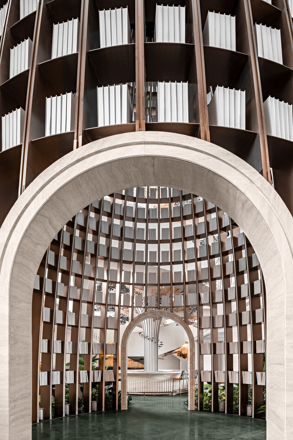 多功能復(fù)合空間展廳裝修設(shè)計 超高格子墻面造型內(nèi)廳