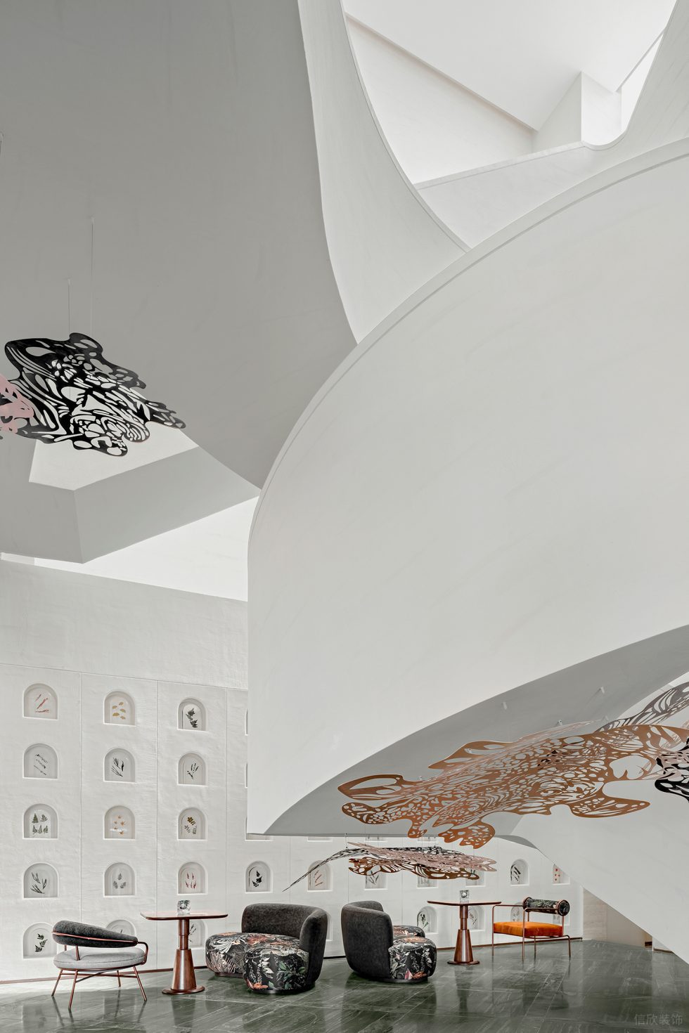 多功能復(fù)合空間展廳裝修設(shè)計 墻面小拱門造型