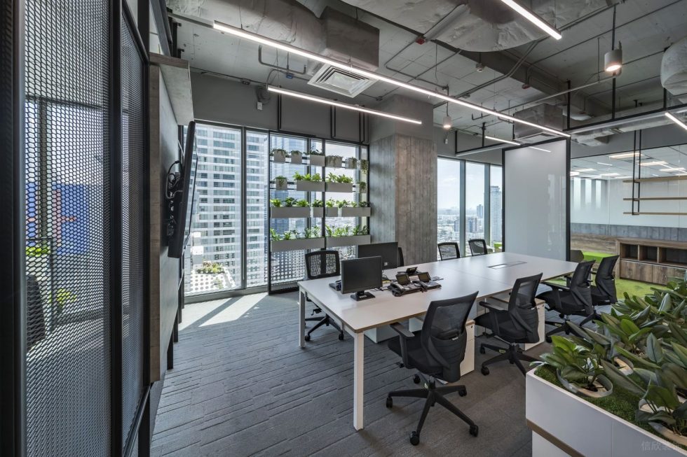 酷炫現(xiàn)代風辦公室裝修設計白色辦公桌 酷炫現(xiàn)代風辦公室裝修設計白色辦公桌