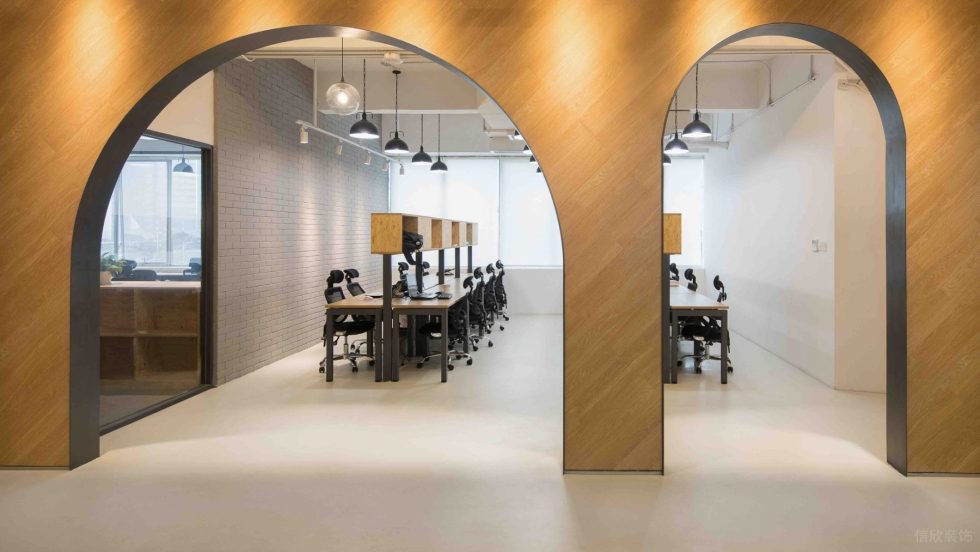 輕工業(yè)風(fēng)格辦公室裝修設(shè)計木色歐松板工作臺 輕工業(yè)風(fēng)格辦公室裝修設(shè)計木色歐松板工作臺