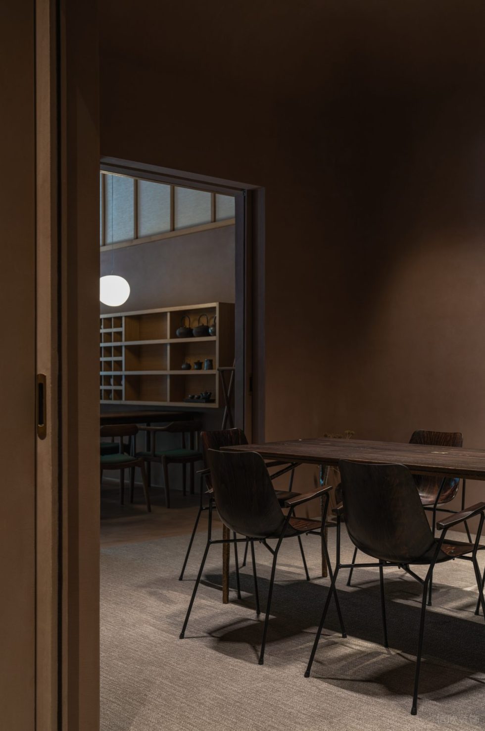 土黃簡(jiǎn)約色調(diào)收藏品展廳裝修設(shè)計(jì) 藏品洽談區(qū)