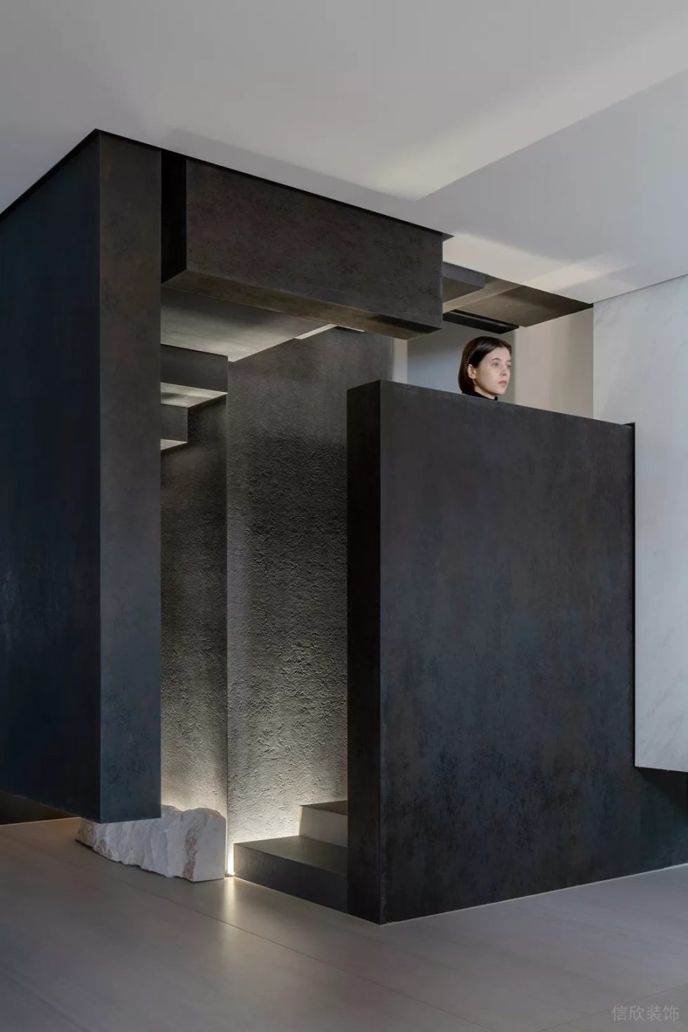 西班牙寶瓷蘭巖板裝修設(shè)計效果圖 黑色厚實巖板