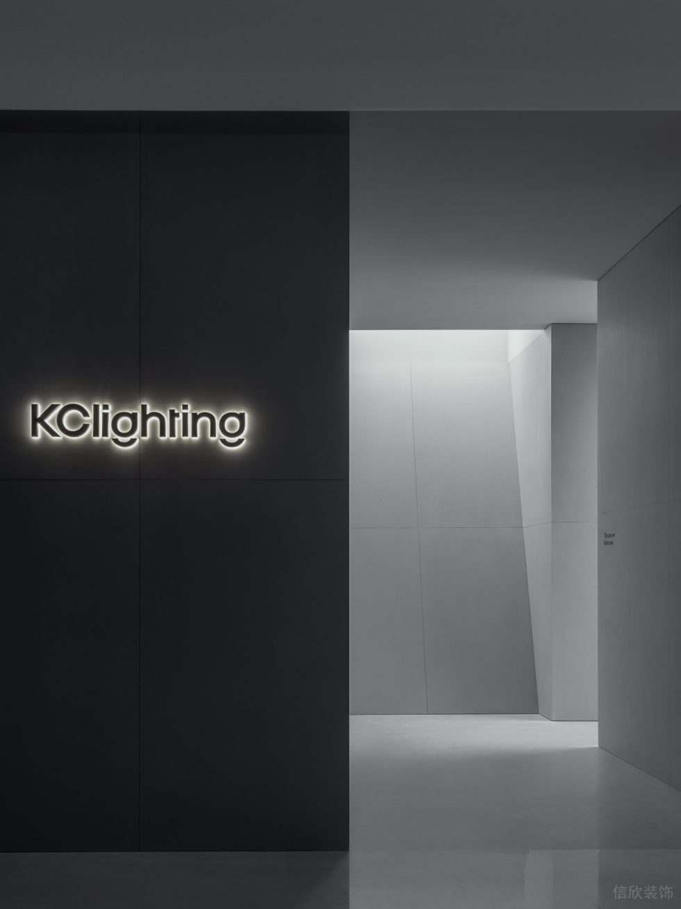 現(xiàn)代燈具全球旗艦展廳裝修設計 字體光效展示