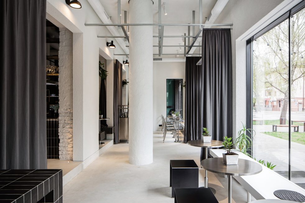 現(xiàn)代極簡風咖啡廳深灰簾布點綴雅座區(qū)裝修效果圖