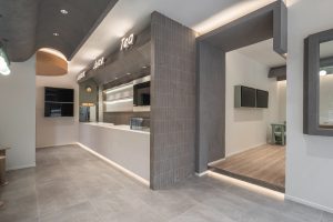 現(xiàn)代簡約風(fēng)飲品店實木板隔斷墻裝修設(shè)計