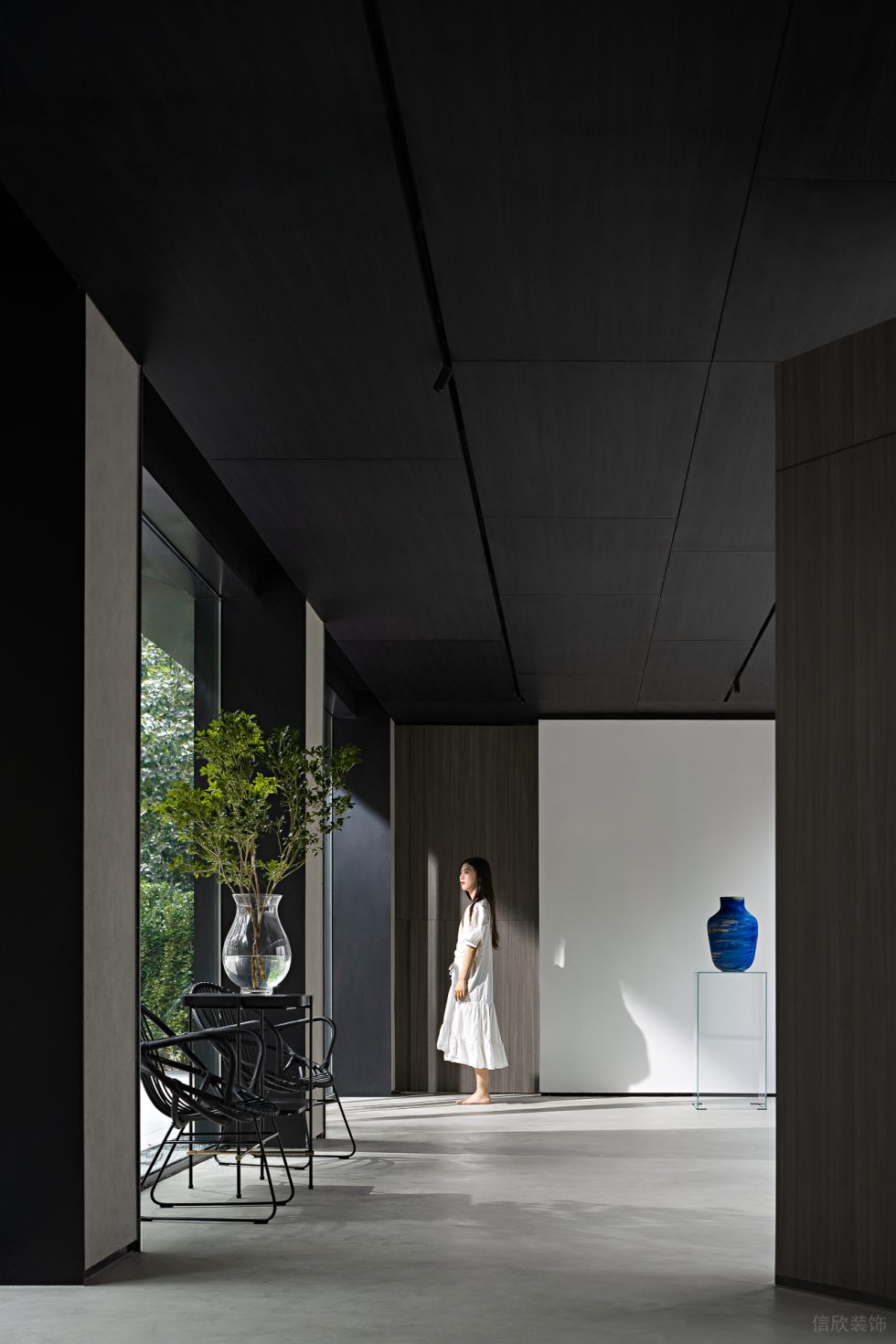 自然空間環境研究所展廳裝修方案 深木色木質吊頂