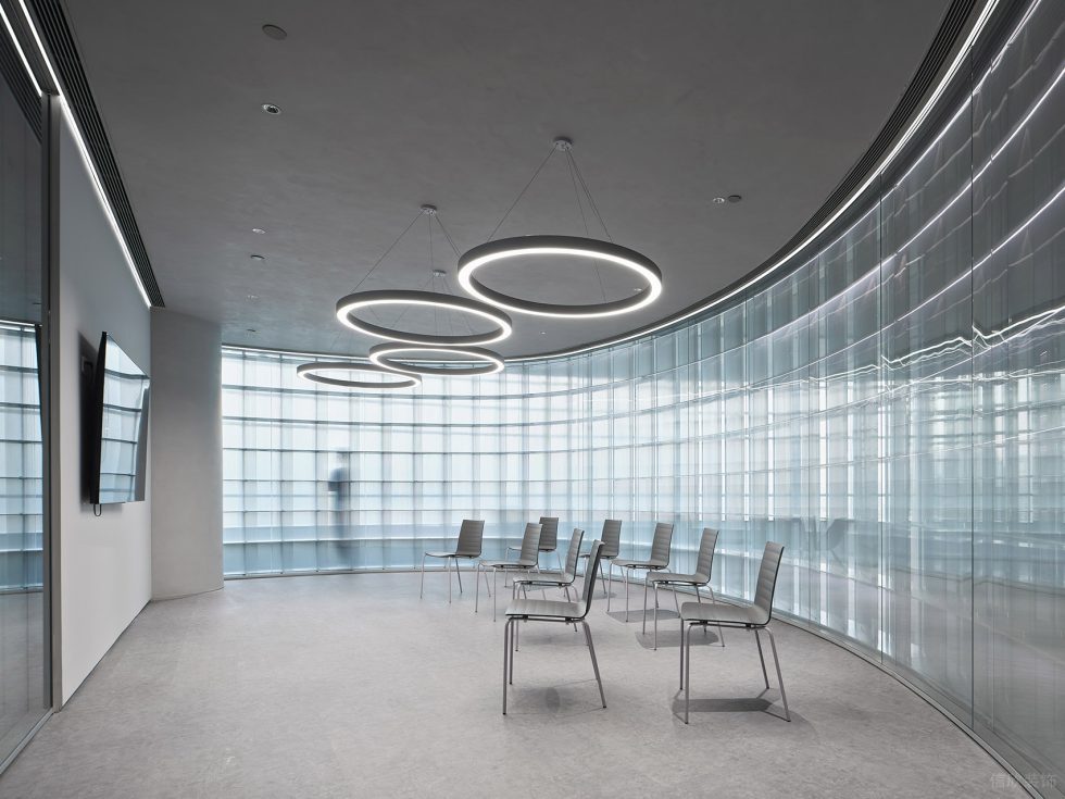 素色調現(xiàn)代簡約風辦公室裝修設計灰白色培訓室