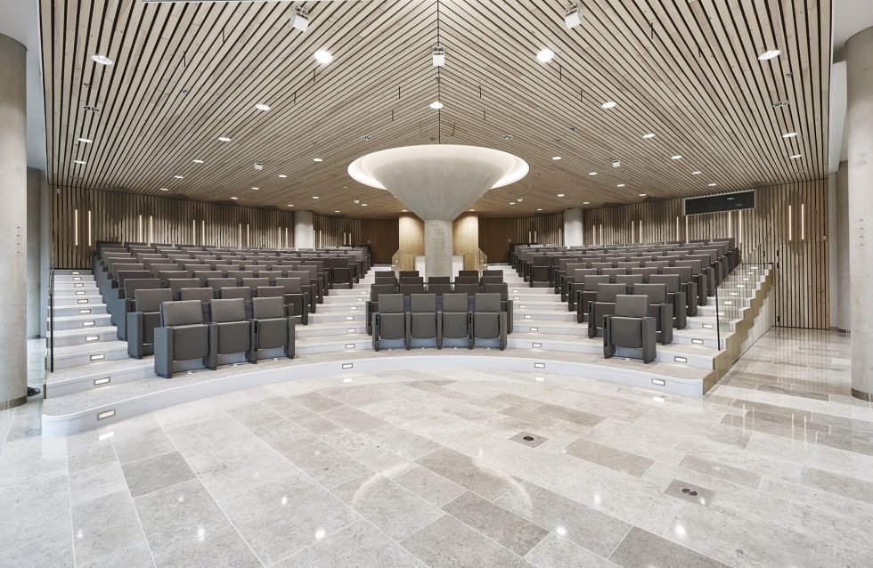 淡色系現(xiàn)代極簡風辦公室裝修設計淺咖色培訓室