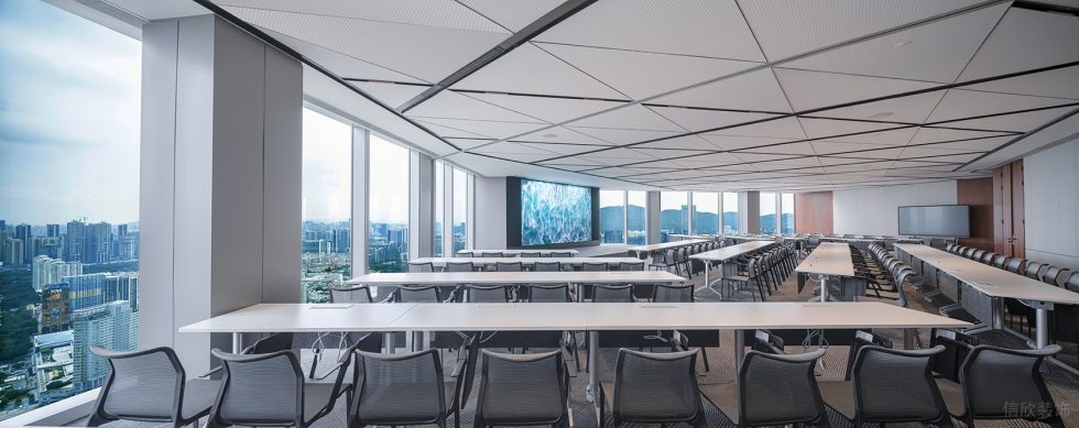 高級灰現(xiàn)代簡約風辦公室裝修設計灰白色培訓室