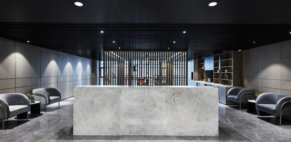 黑白灰高端現代風辦公室裝修設計黑灰色水吧接待區(qū)效果圖