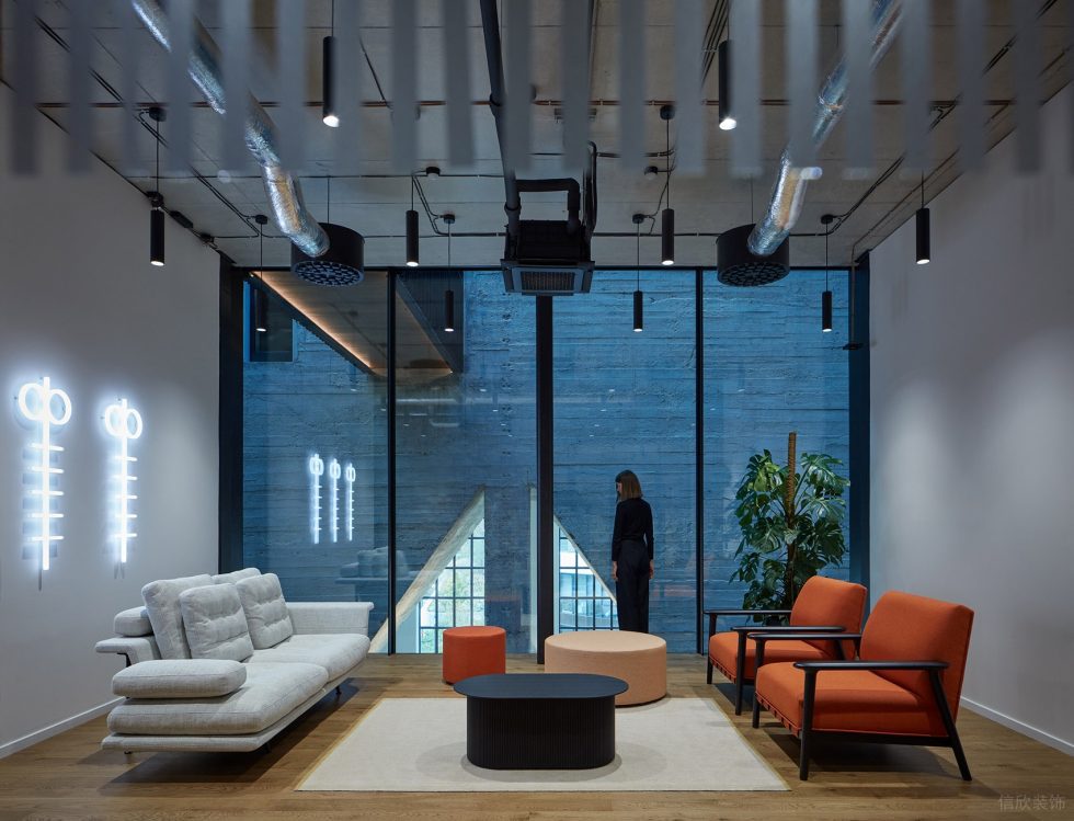 深色工業(yè)風(fēng)辦公室裝修設(shè)計暖色調(diào)會客接待室 深色工業(yè)風(fēng)辦公室裝修設(shè)計暖色調(diào)會客接待室