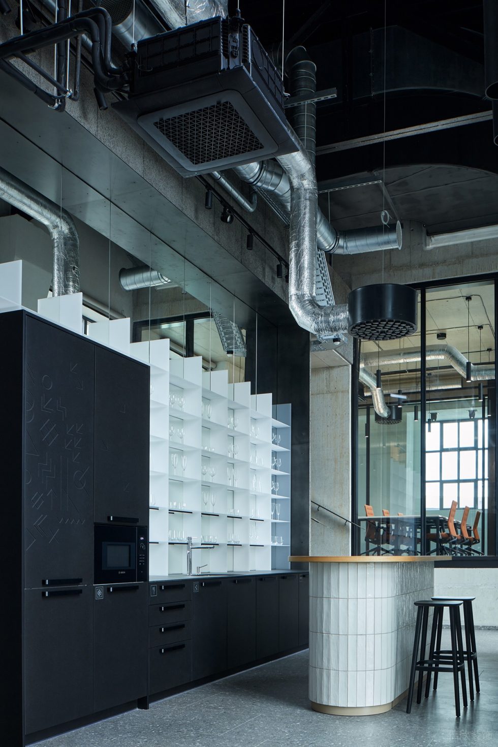 深色工業(yè)風(fēng)辦公室裝修設(shè)計黑白色水吧 深色工業(yè)風(fēng)辦公室裝修設(shè)計黑白色水吧