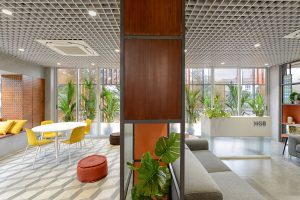 鮮色調(diào)簡約風(fēng)辦公室裝修設(shè)計亮色調(diào)前廳效果圖