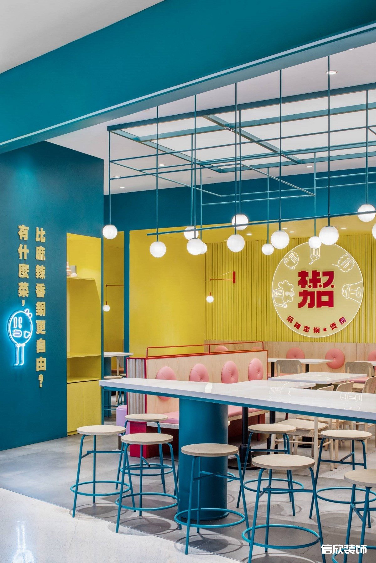 福田購物公園藍(lán)色麻辣小快餐廳門口吧臺(tái)餐桌裝修設(shè)計(jì)