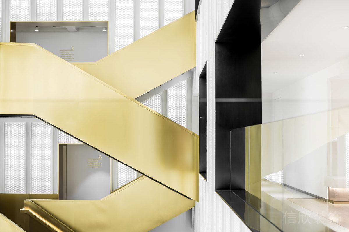 辦公室鎏金樓梯簡(jiǎn)約實(shí)用空間設(shè)計(jì)
