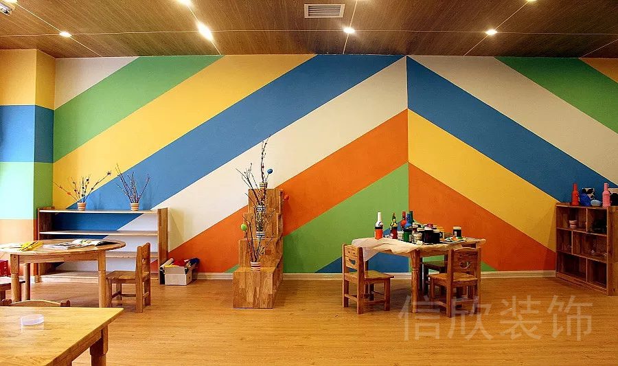 惠州市惠陽區(qū)財富大廈工作室彩虹墻繪環(huán)保原木風(fēng)休憩區(qū)域