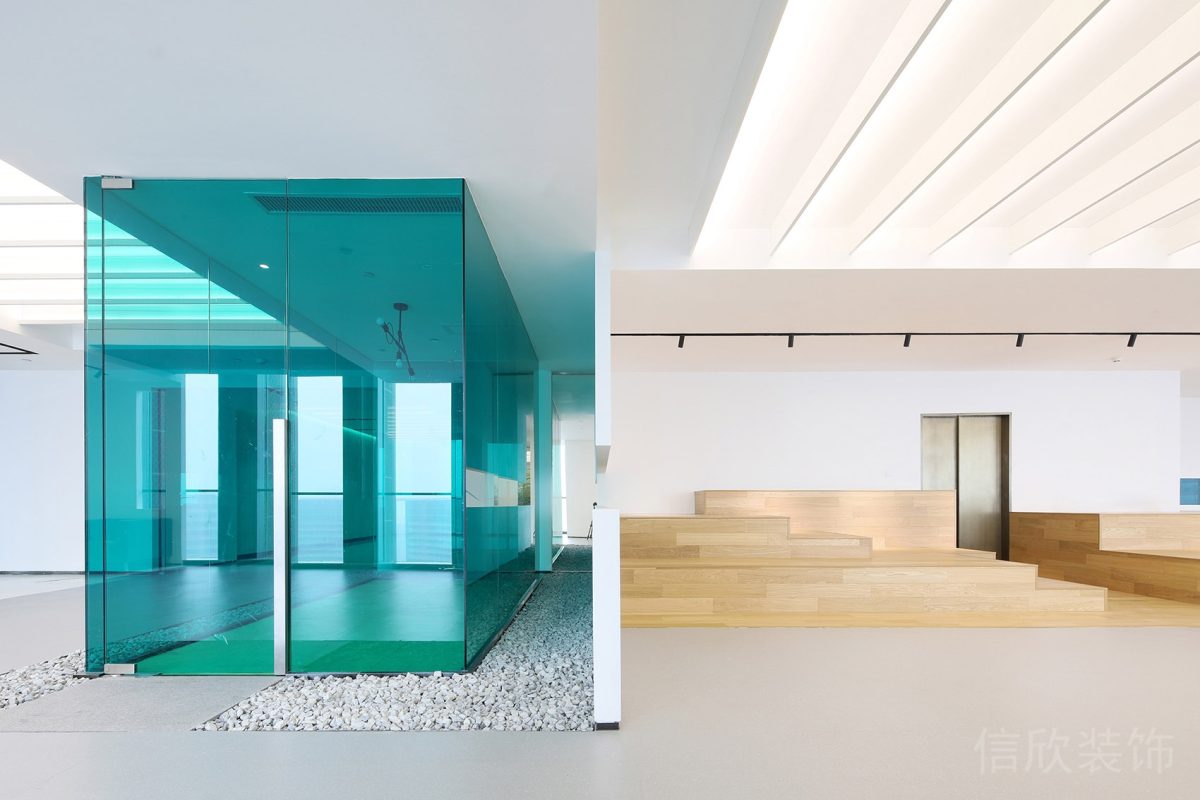 隔斷板過道巖石鋪地亞克力透板辦公室設(shè)計