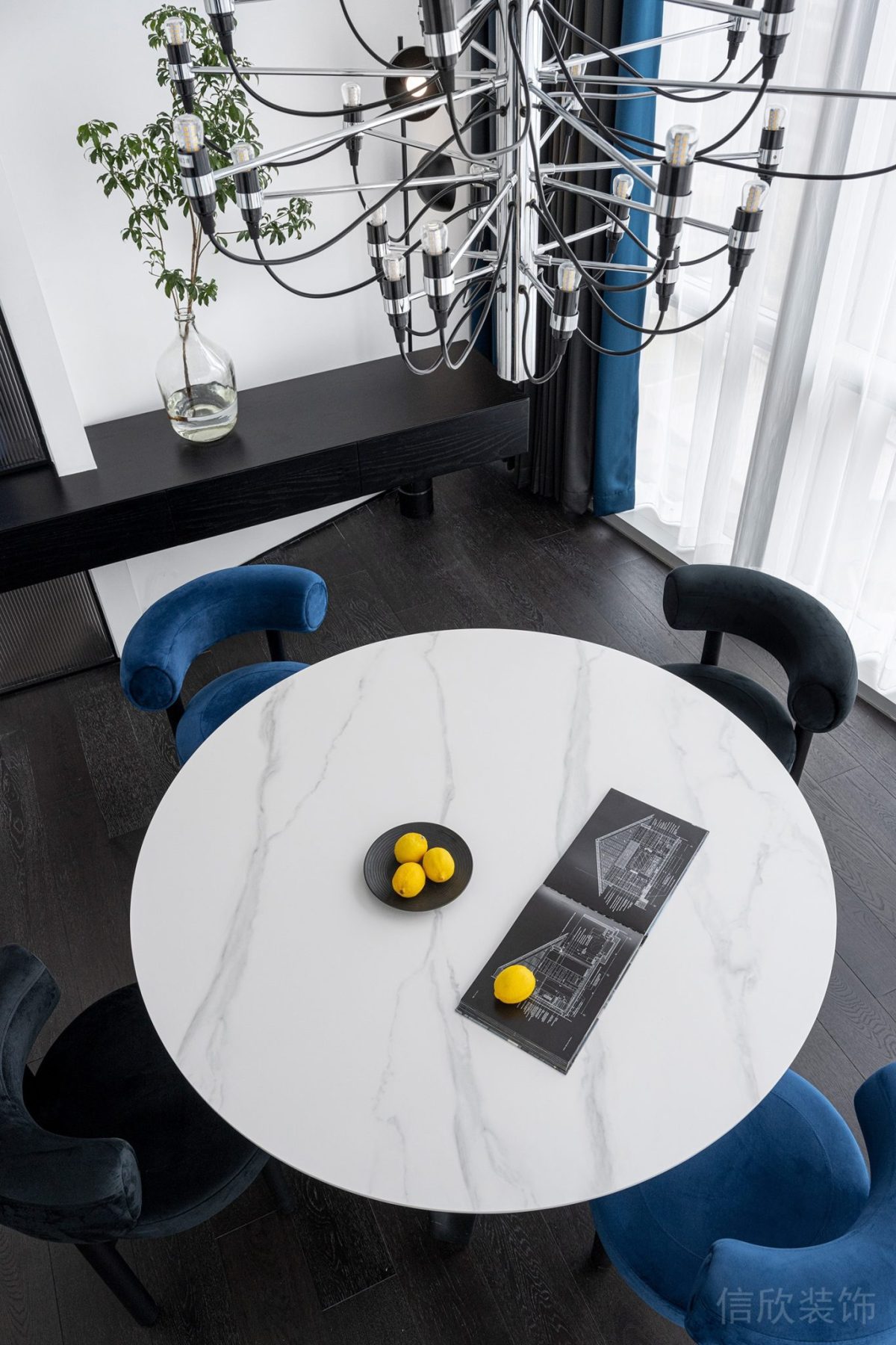 黑白色現(xiàn)代風格辦公空間接待室裝修設計