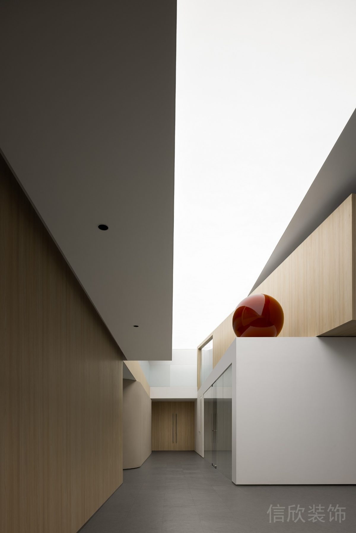 紅球藝術(shù)北歐風(fēng)設(shè)計(jì)不規(guī)則幾何設(shè)計(jì)辦公室過道