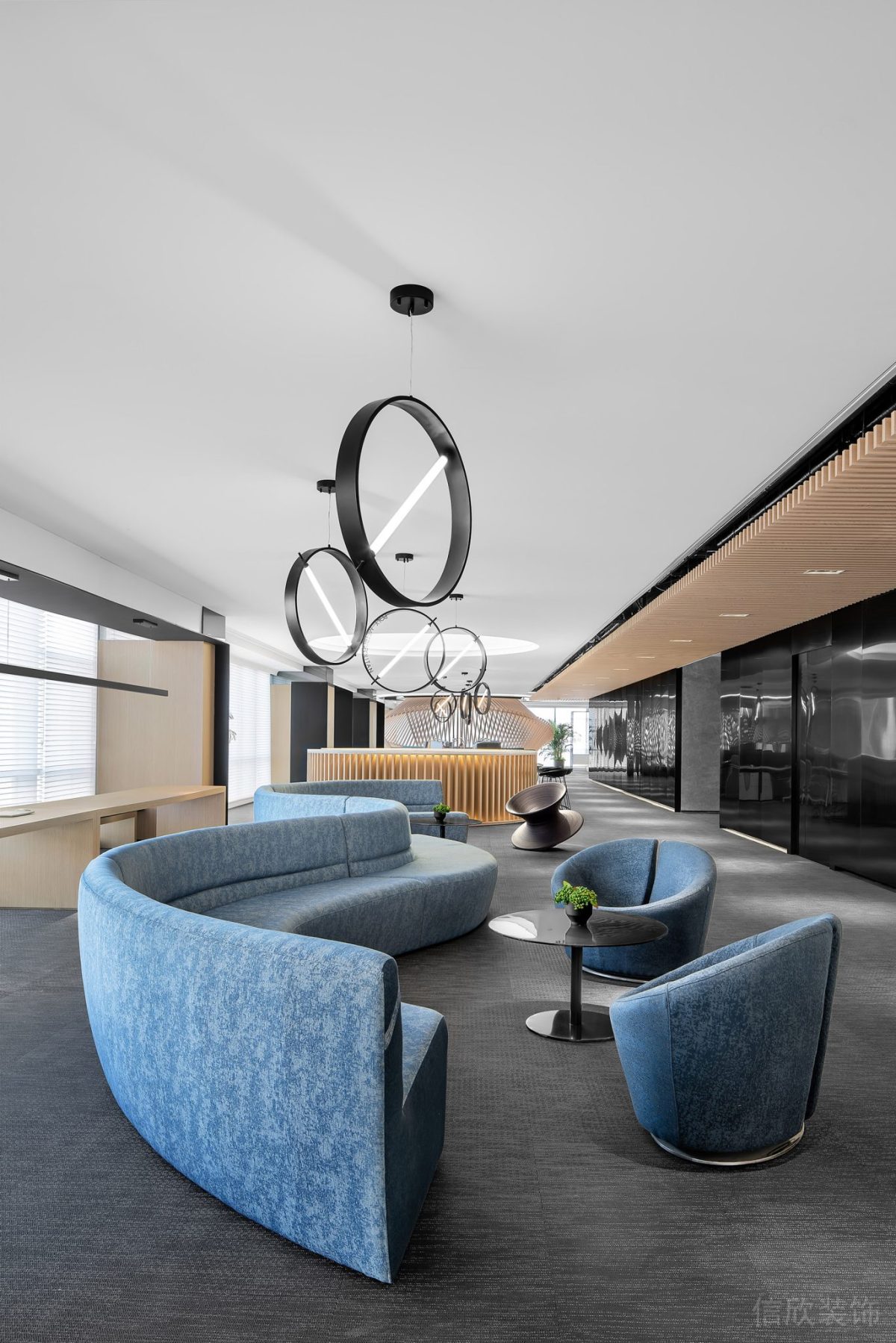 弧形曲線設計沙發(fā)接待處裝修