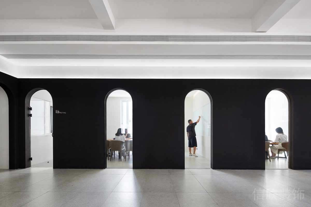 客戶到訪休息區(qū)洽談室環(huán)拱形門洞設(shè)計