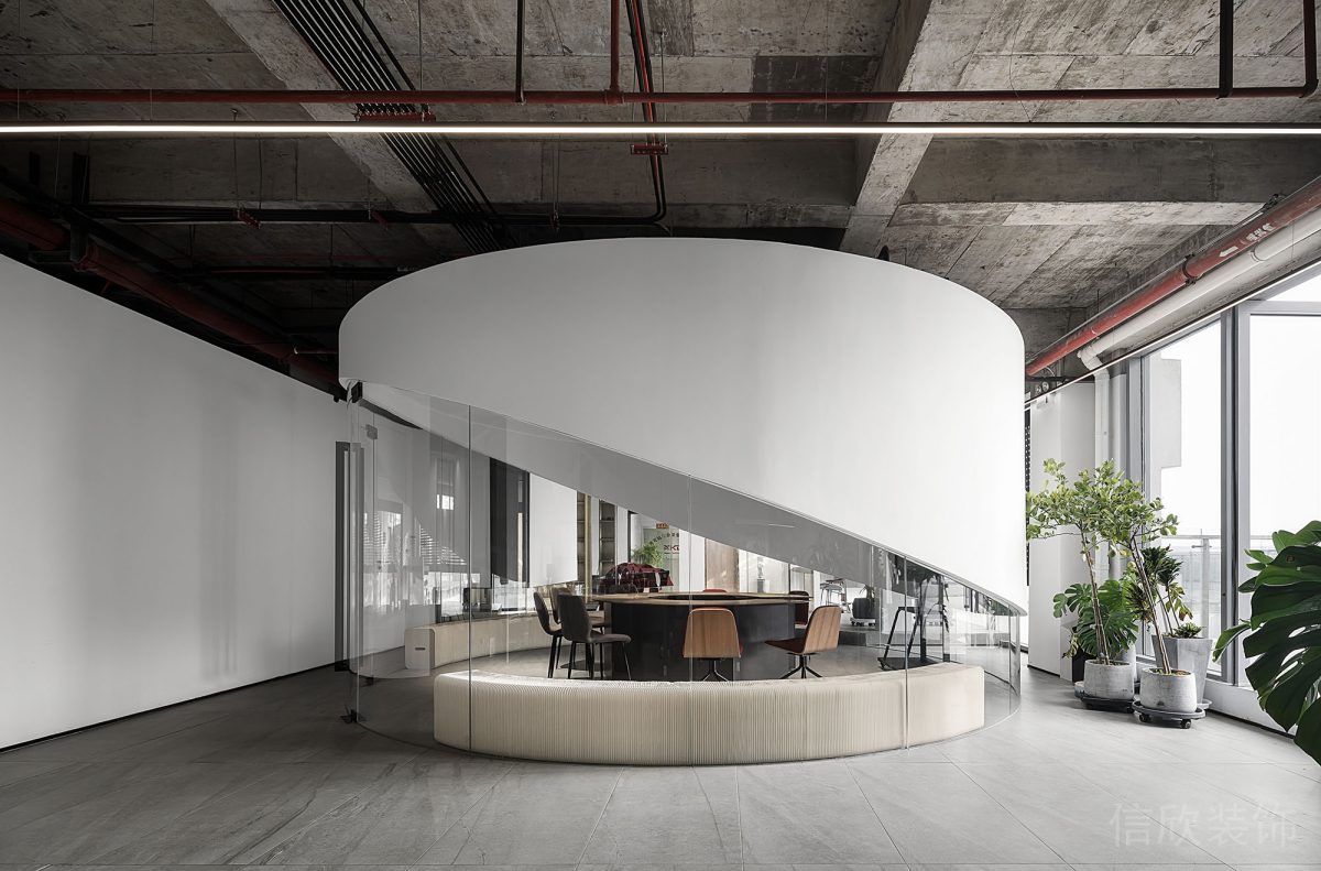 現(xiàn)代工業(yè)風(fēng)辦公空間圓形洽談室裝修設(shè)計