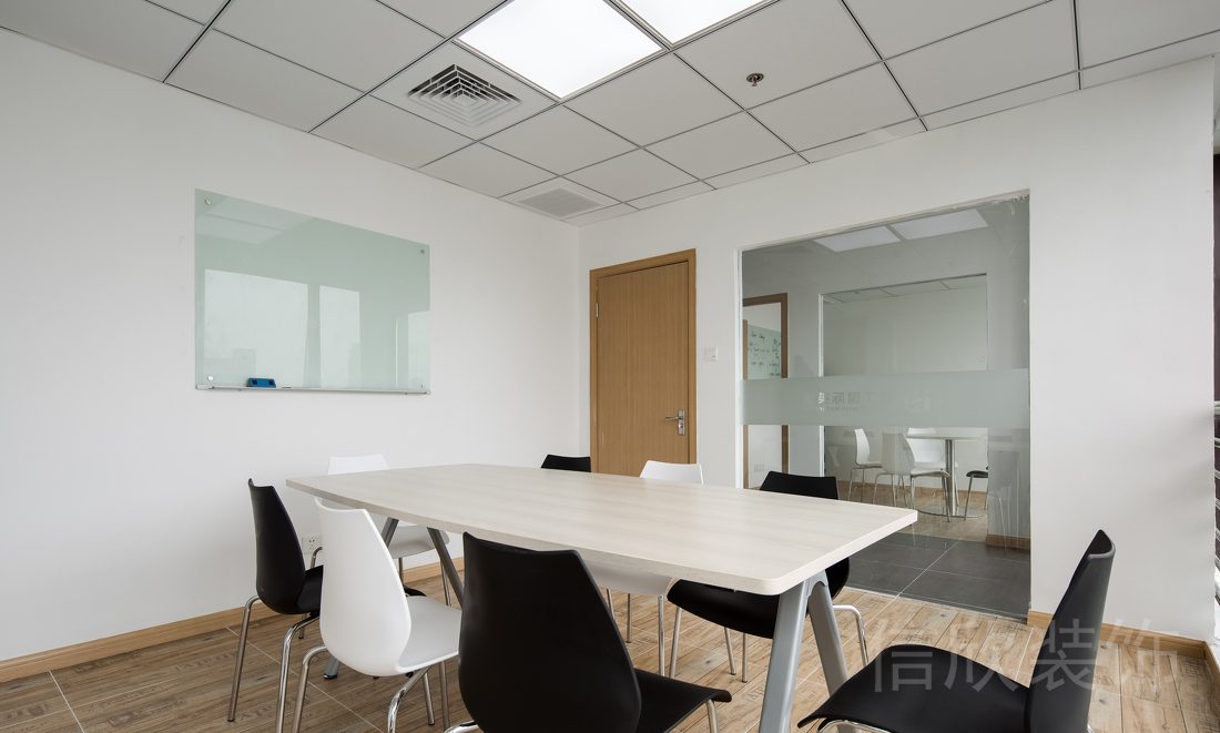 雪松大廈墨丁國際英語裝修設(shè)計交流室