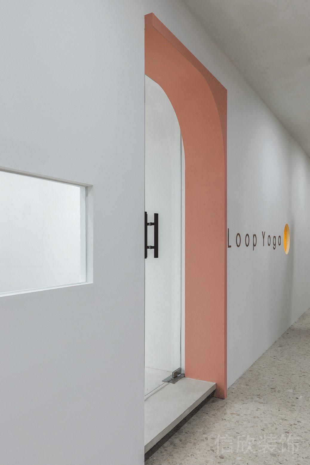 粉色門框涂漆簡約風過道設計瑜伽機構大理石地板