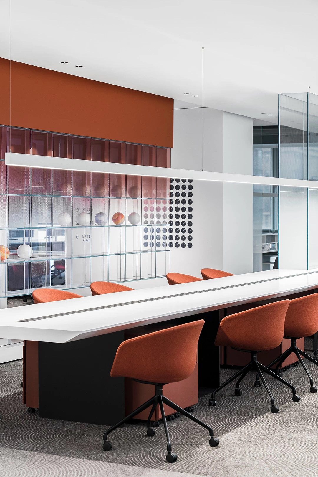 漸變玻璃形象板裝修設(shè)計辦公室現(xiàn)代裝修